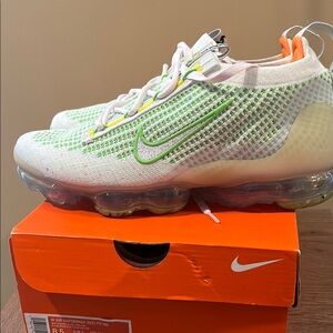 Women's Nike Air Vapormax 2021 size 8 1/2
